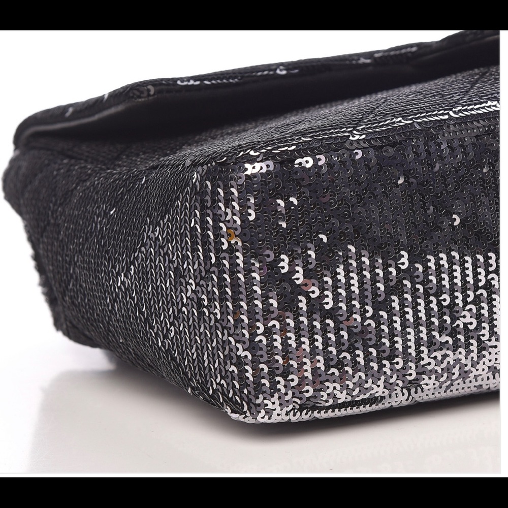 Authentic Chanel sequin flap bag - Picture 2 of 11